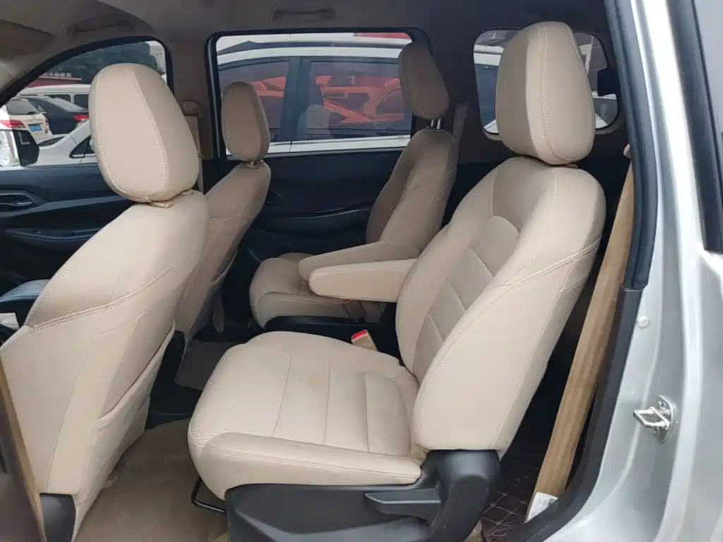 Wuling Hongguang 2018 — фото 17