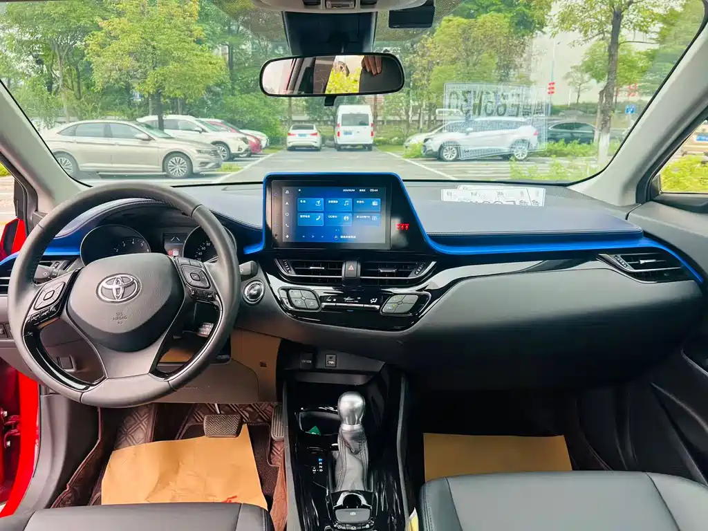 Toyota C-HR 2022 — фото 13