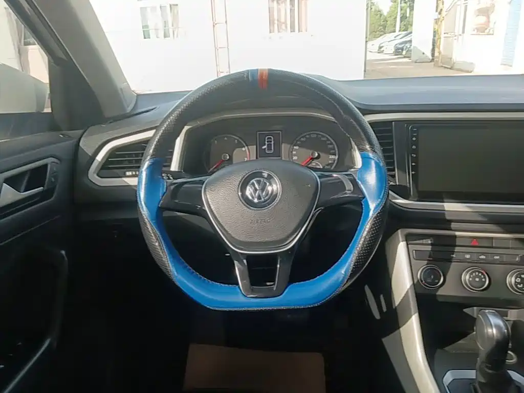 Volkswagen T-Roc 2019 — фото 11