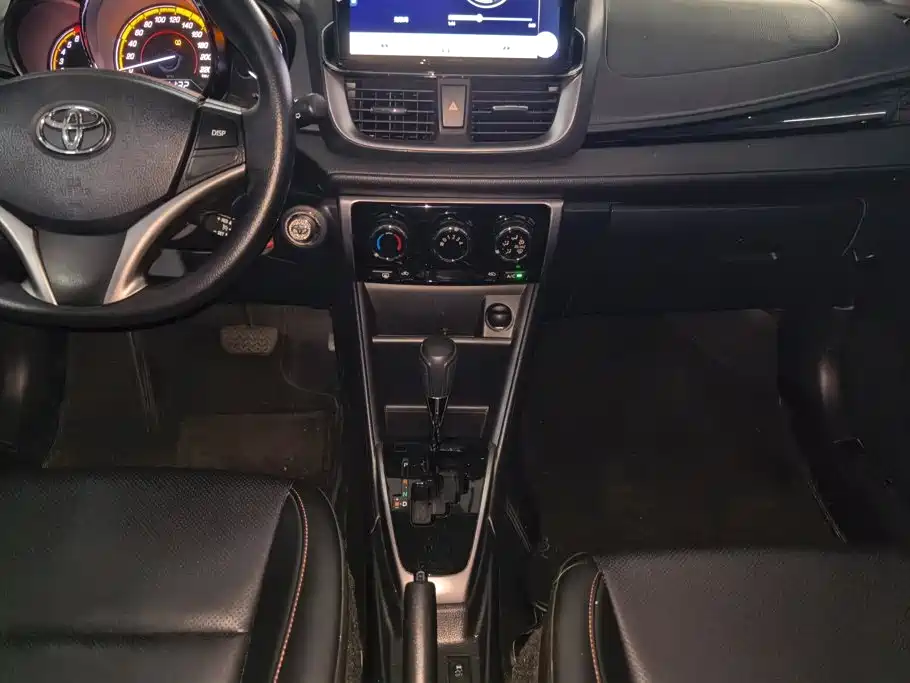 Toyota Yaris L 2023 — фото 16