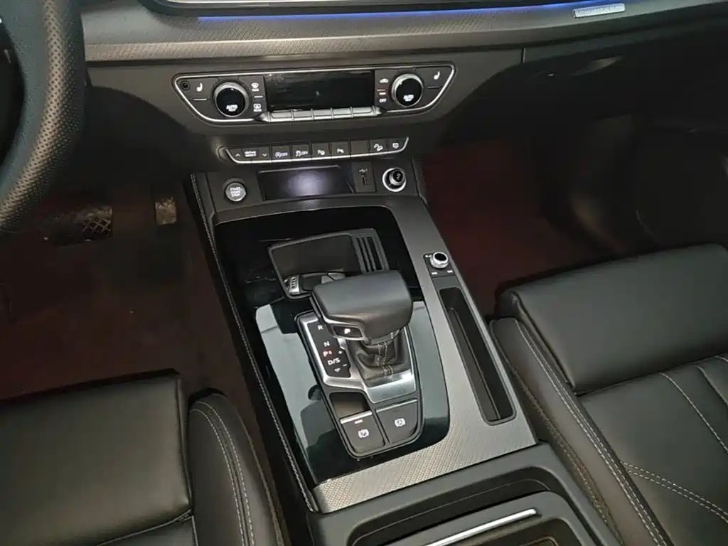 Audi Q5L 2022 — фото 14