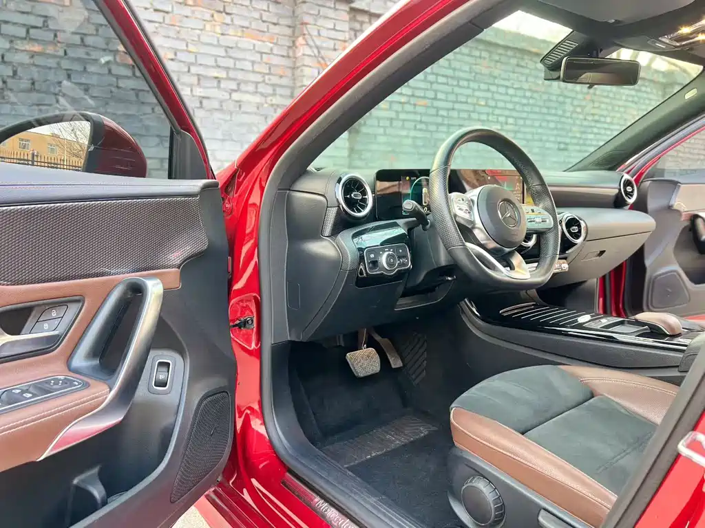 Mercedes-Benz A-Class 2019 — фото 4