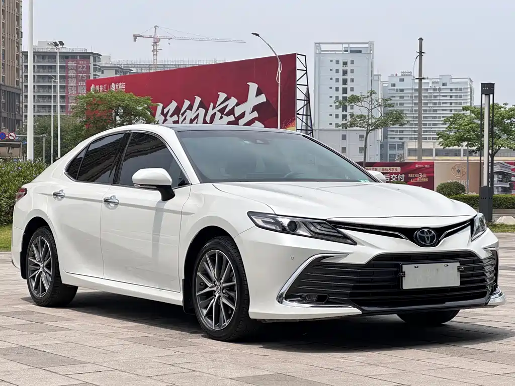 Toyota Camry 2021 — фото 3
