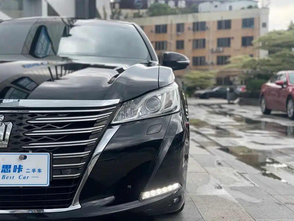 Toyota Crown 2017 — фото 4