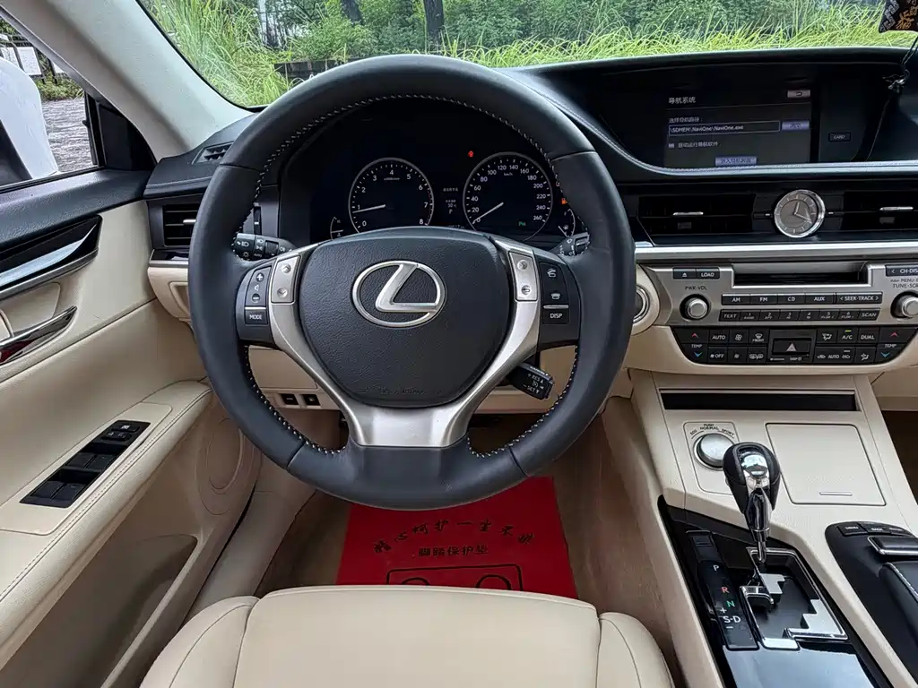 Lexus ES 2014 — фото 10