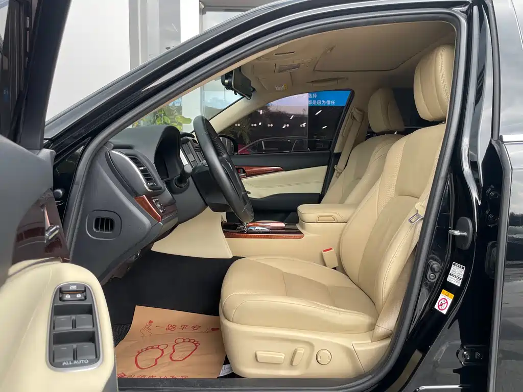 Toyota Crown 2017 — фото 5