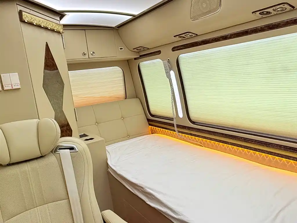 Toyota Coaster 2020 — фото 16