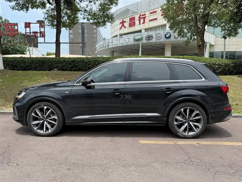 Audi Q7 2023 — фото 3