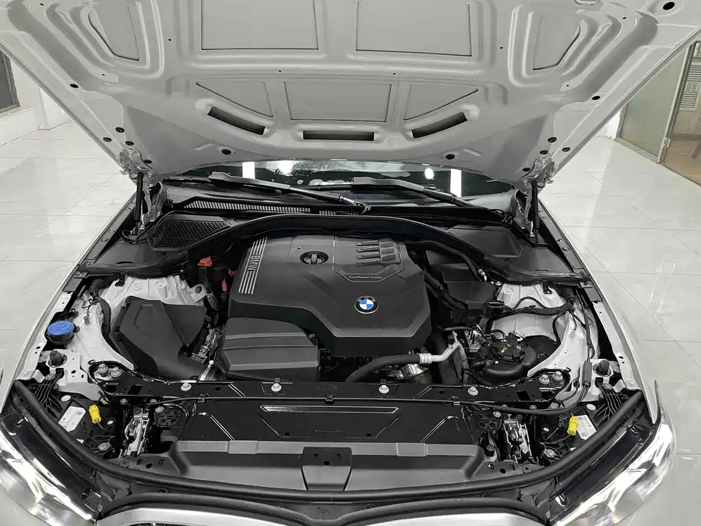 BMW 3 Series 2023 — фото 15