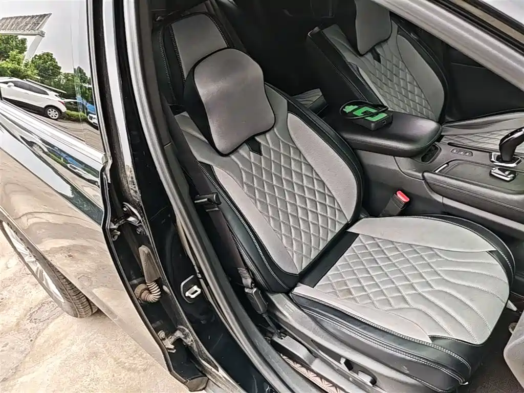 Cadillac XT5 2018 — фото 25