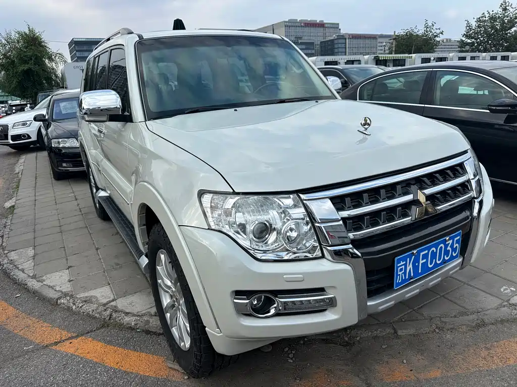 Mitsubishi Pajero 2018 — фото 3