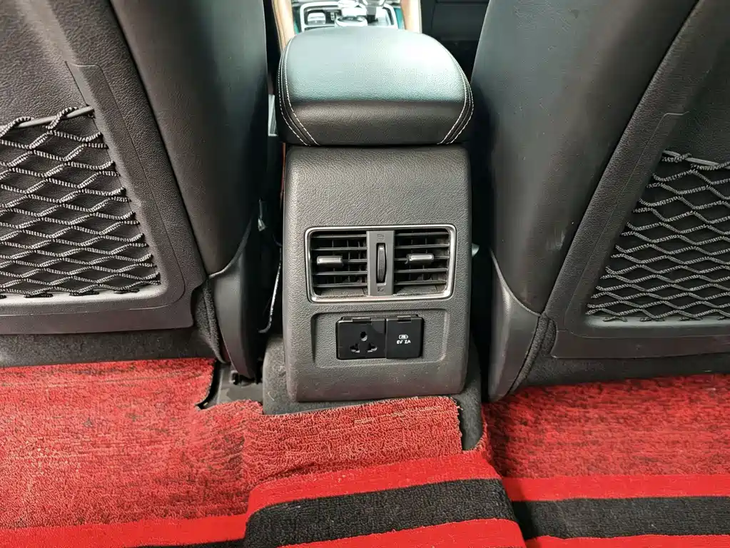BYD Qin NEV 2018 — фото 13