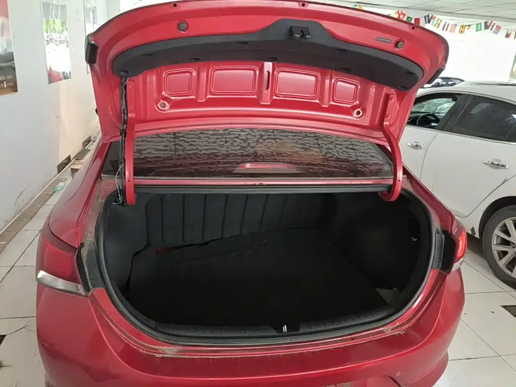 Hyundai Verna 2017 — фото 19