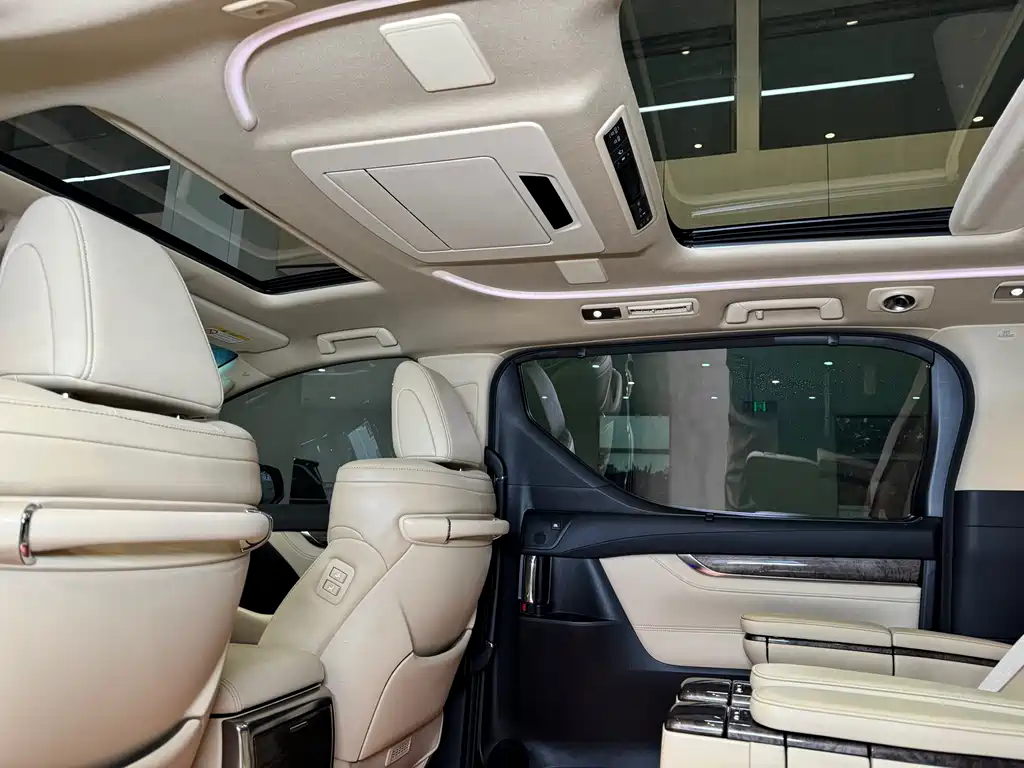 Toyota Alphard 2023 — фото 9