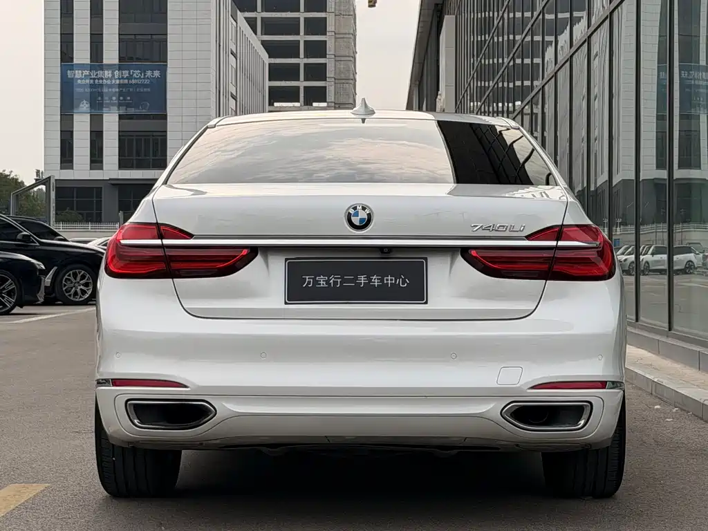 BMW 7 Series 2017 — фото 26