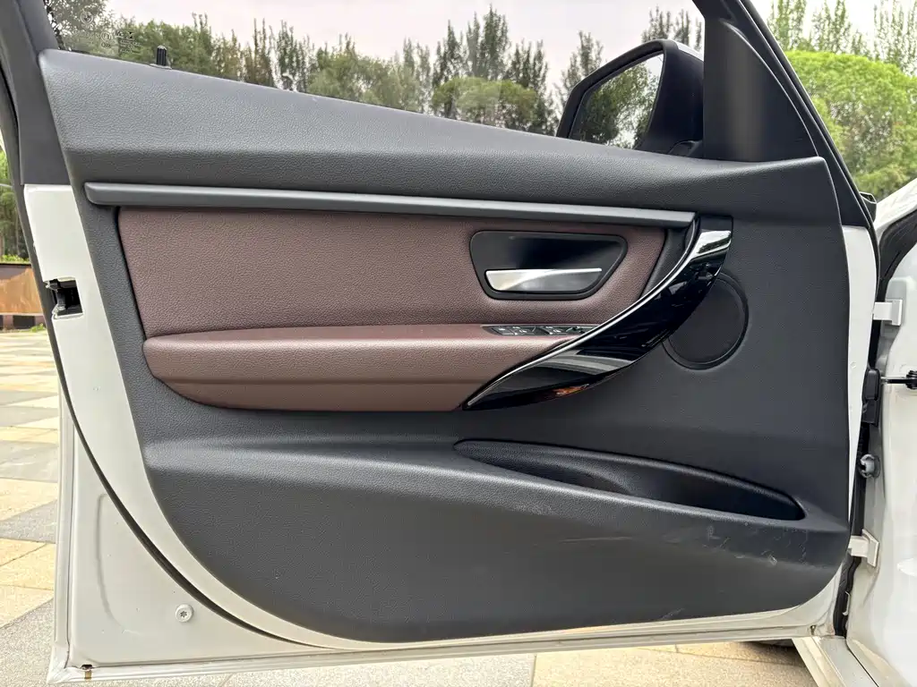 BMW 3 Series 2019 — фото 12