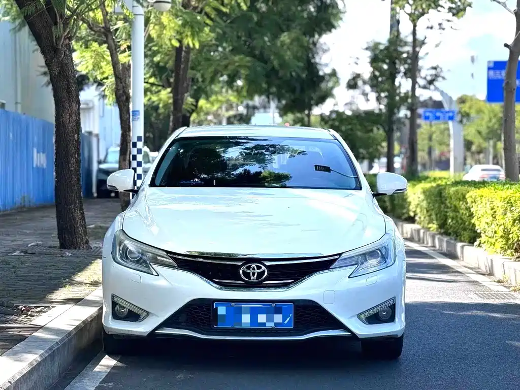 Toyota Reiz 2014