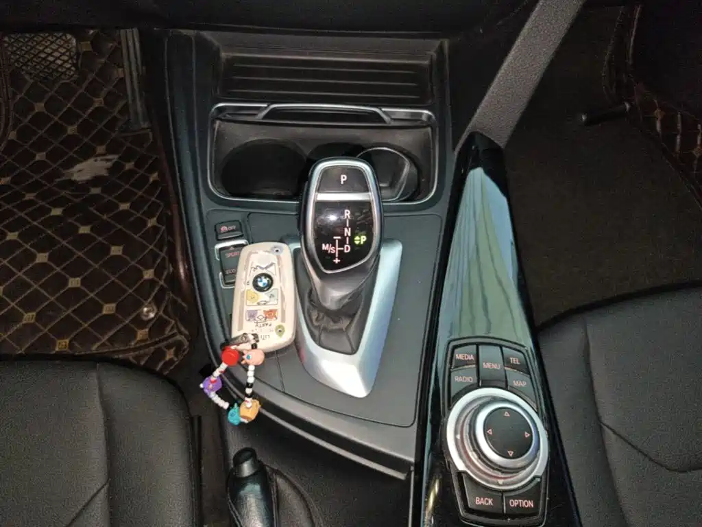 BMW 3 Series 2017 — фото 10