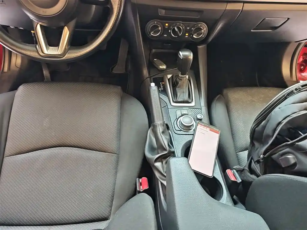 Mazda 3 Axela 2019 — фото 14