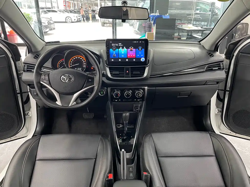 Toyota Yaris L 2022 — фото 8