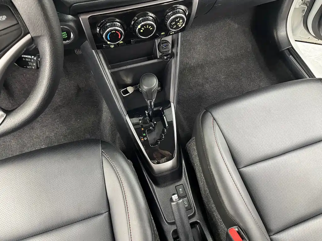Toyota Yaris L 2022 — фото 11