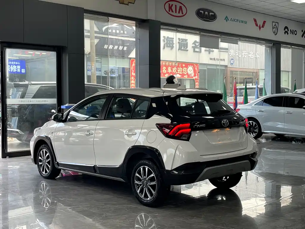 Toyota Yaris L 2022 — фото 14