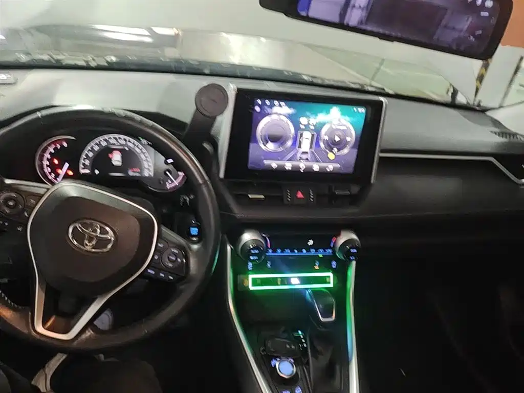 Toyota RAV4 2020 — фото 10