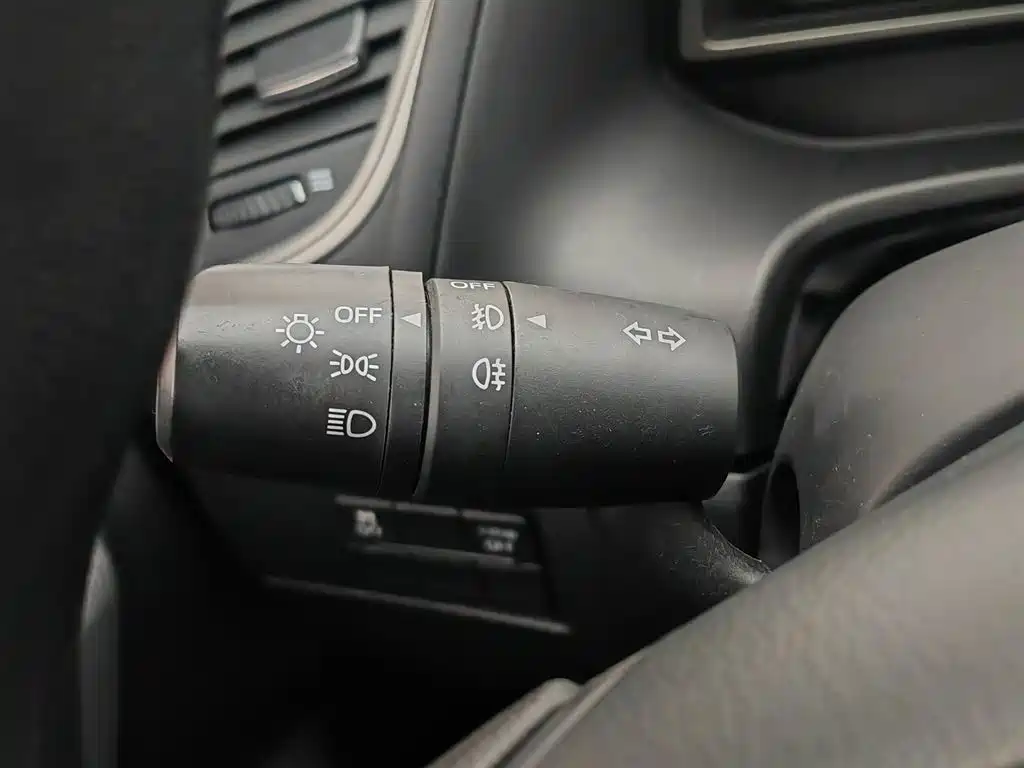 Mazda 3 Axela 2017 — фото 21
