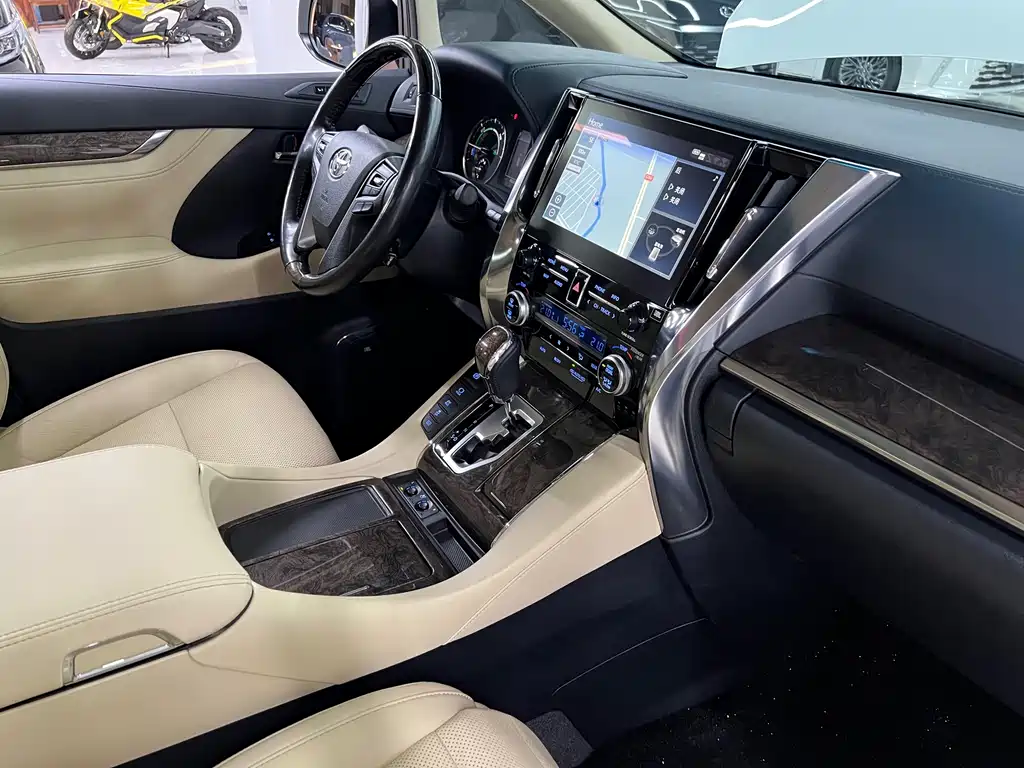 Toyota Alphard 2020 — фото 27