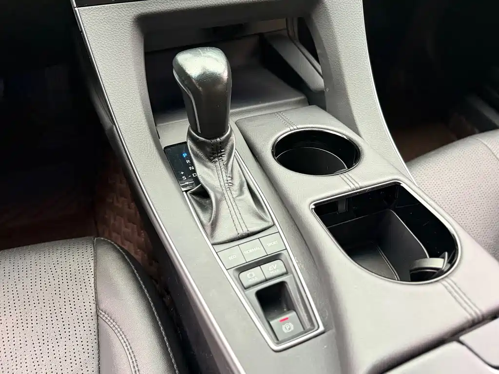 Toyota Avalon 2020 — фото 11