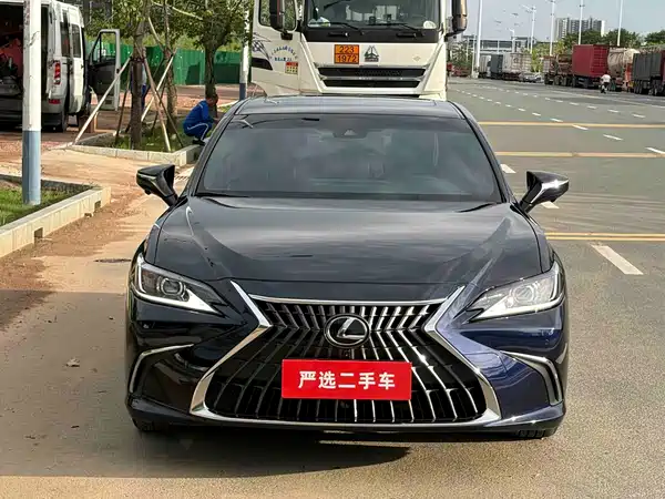 Lexus ES 2023