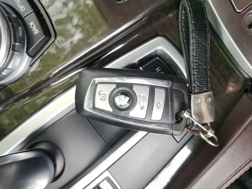 BMW 5 Series 2017 — фото 17