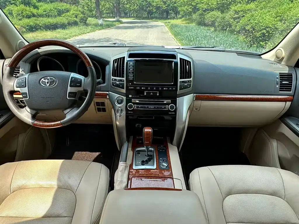 Toyota Land Cruiser 2016 — фото 10