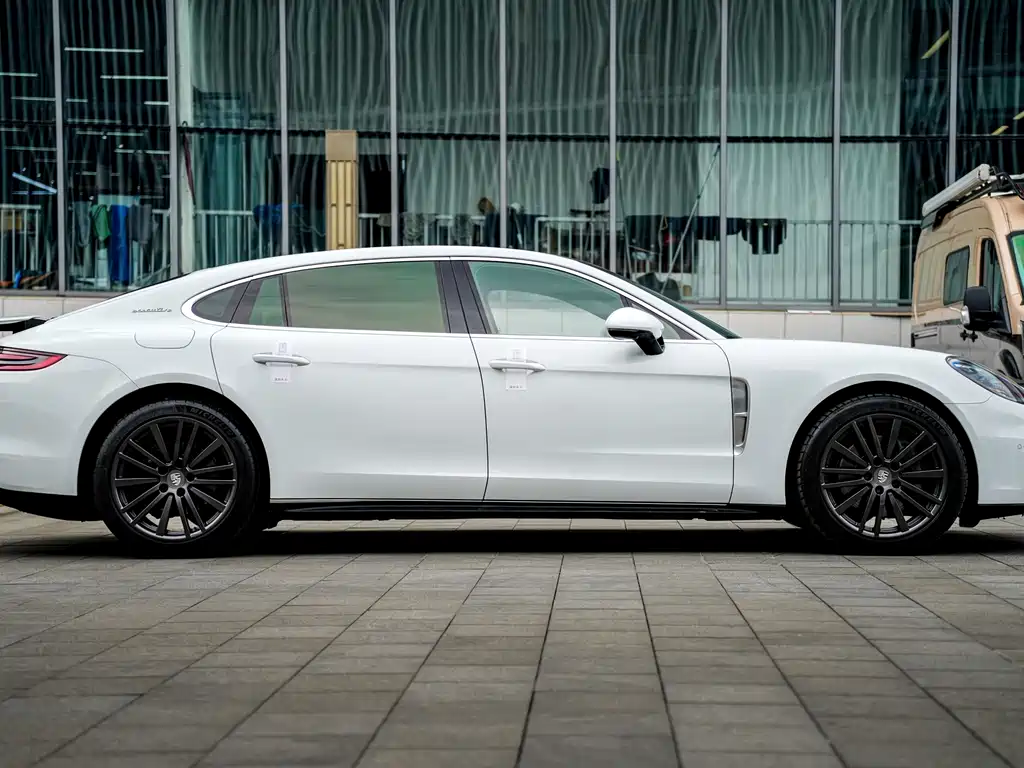 Porsche Panamera 2018 — фото 16
