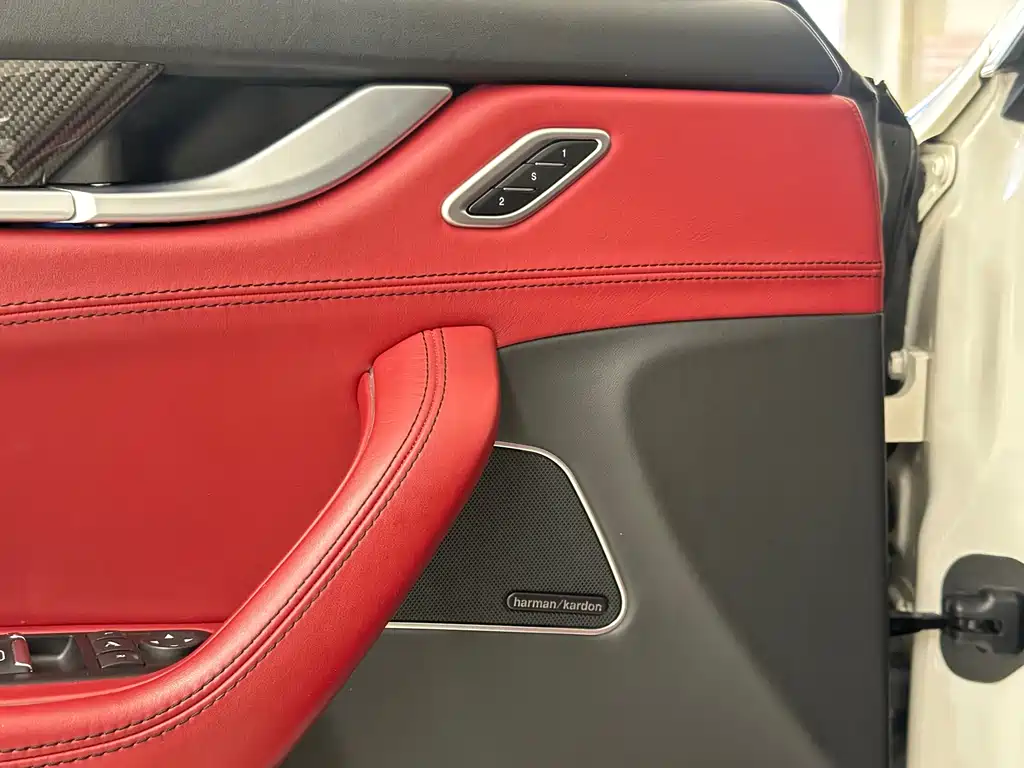 Maserati Levante 2017 — фото 11