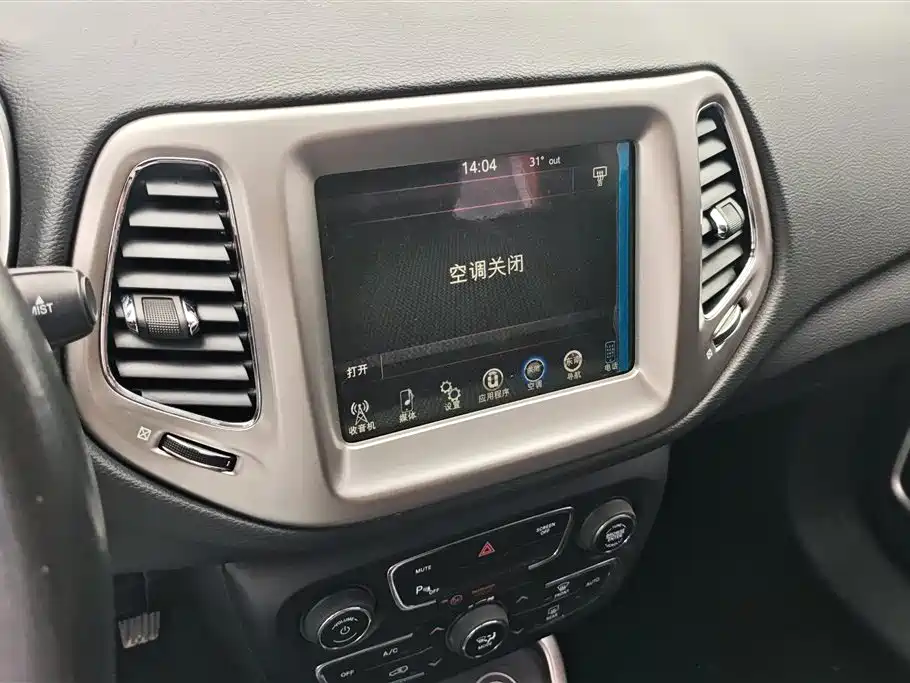 Jeep Compass 2017 — фото 13