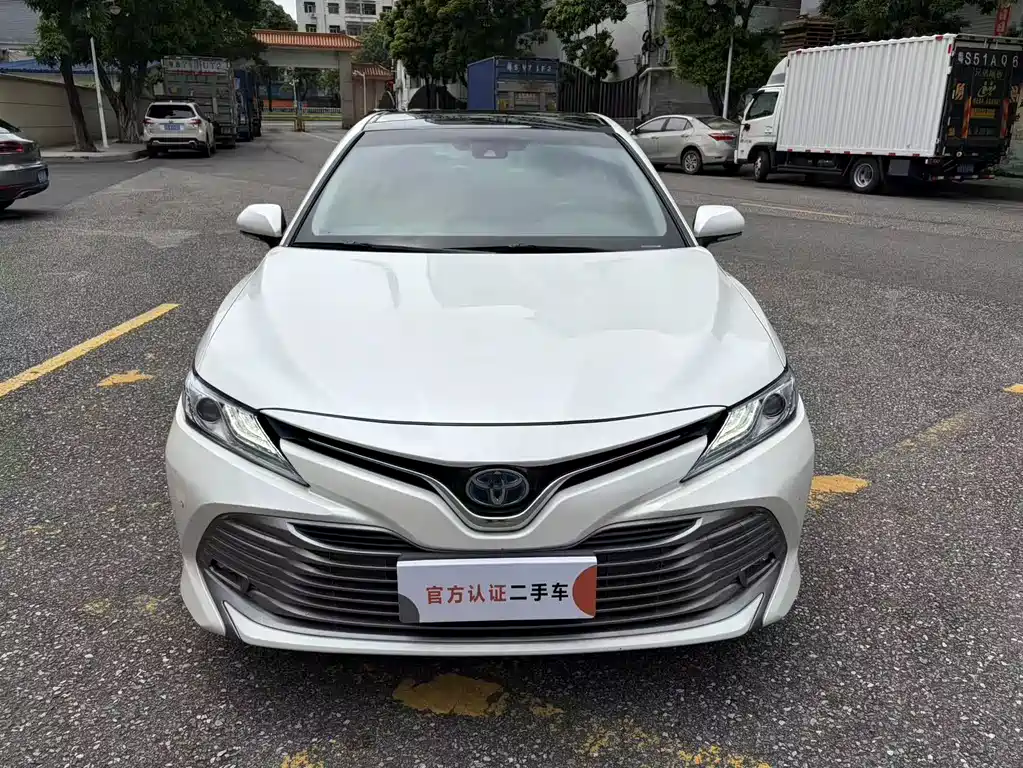 Toyota Camry 2018 — фото 2