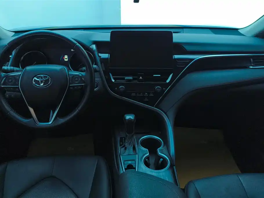 Toyota Camry 2021 — фото 12