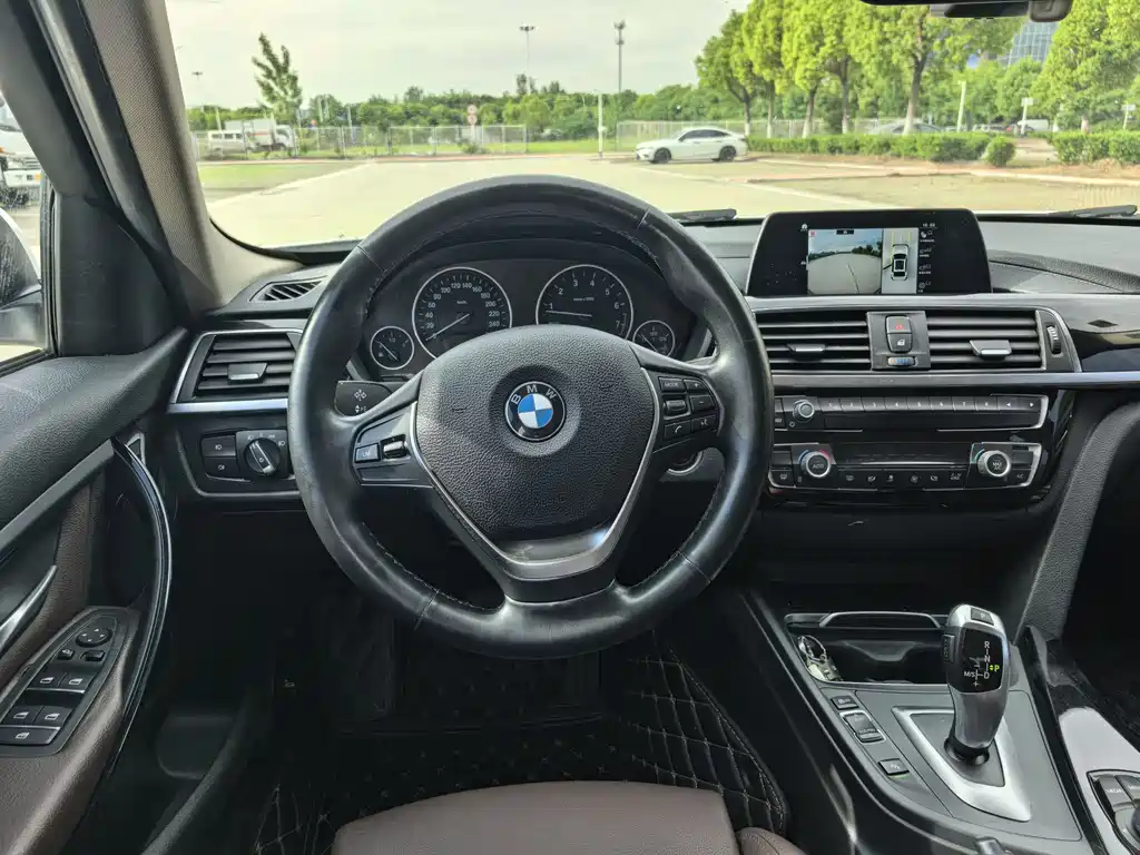 BMW 3 Series 2018 — фото 8
