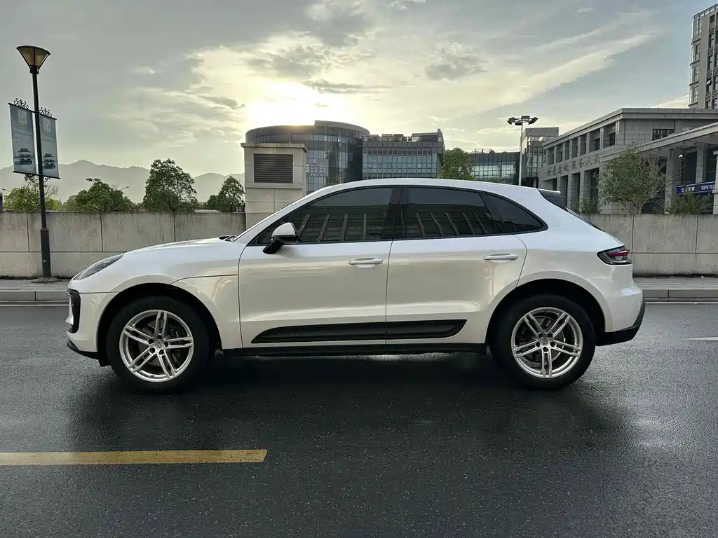 Porsche Macan 2024 — фото 2