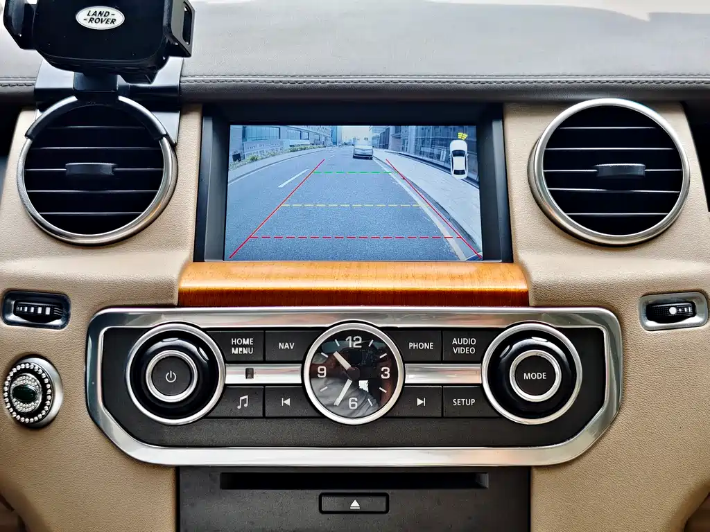 Land Rover Discovery 2014 — фото 20