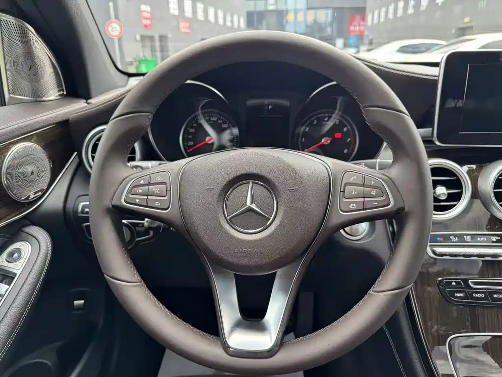 Mercedes-Benz GLC 2018 — фото 11