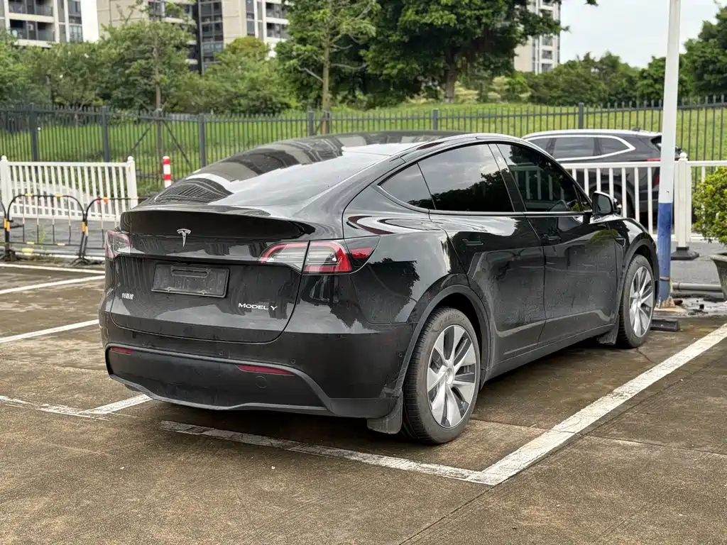 Tesla Model Y 2023 — фото 18