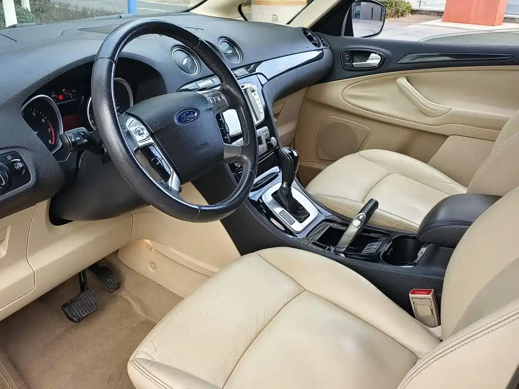 Ford Max 2013 — фото 10