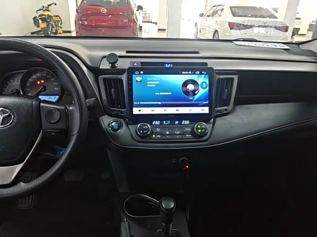 Toyota RAV4 2017 — фото 13