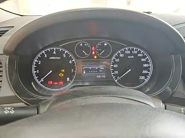 Nissan Tiida 2015