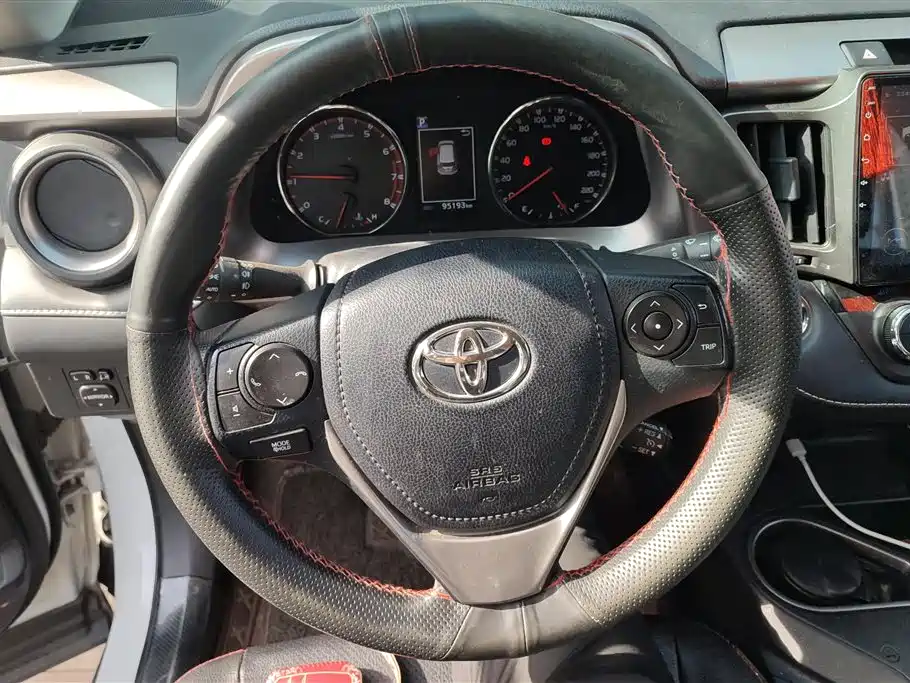 Toyota RAV4 2019 — фото 15