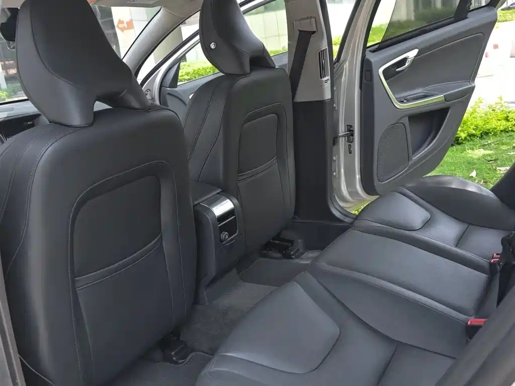 Volvo S60 2017 — фото 14