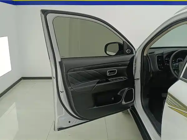 Mitsubishi Outlander 2020