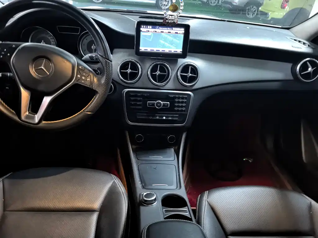 Mercedes-Benz GLA 2015 — фото 9